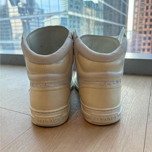 Versace men’s white sneaker - Picture 3 of 5